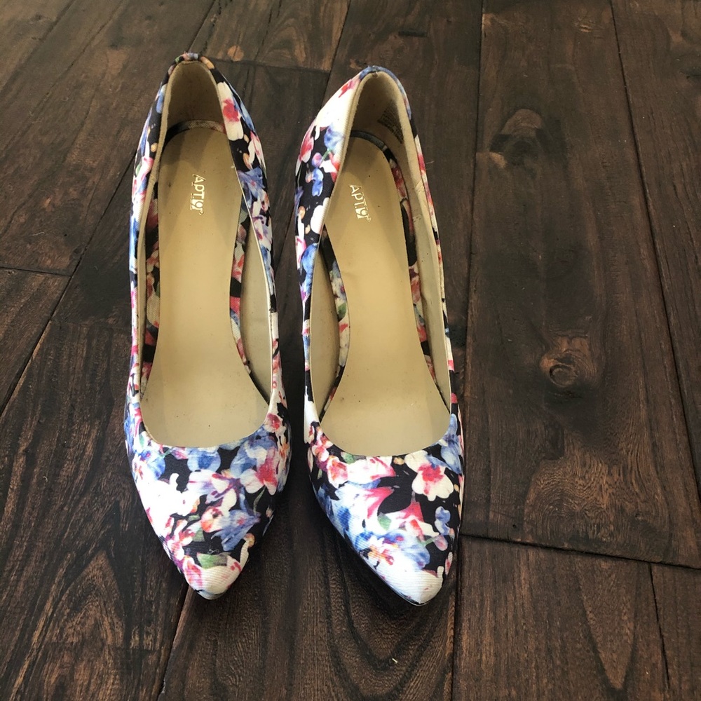 Apt. 9 floral heels - Picture 2 of 8